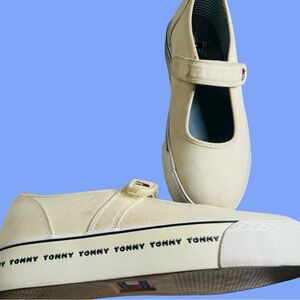 RARE TOMMY HILFIGER Beige Platform Mary Janes